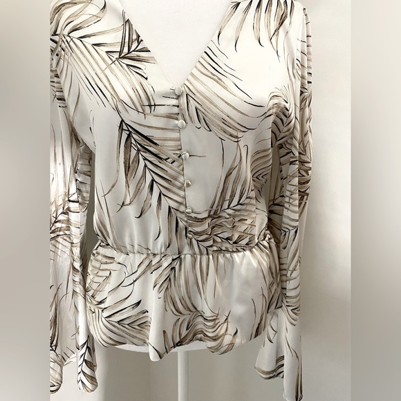 White House Black Market Dress Shirt Size M - Picture 1 of 4